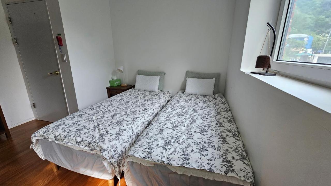 Guesthouse The Kims Seoul Bagian luar foto