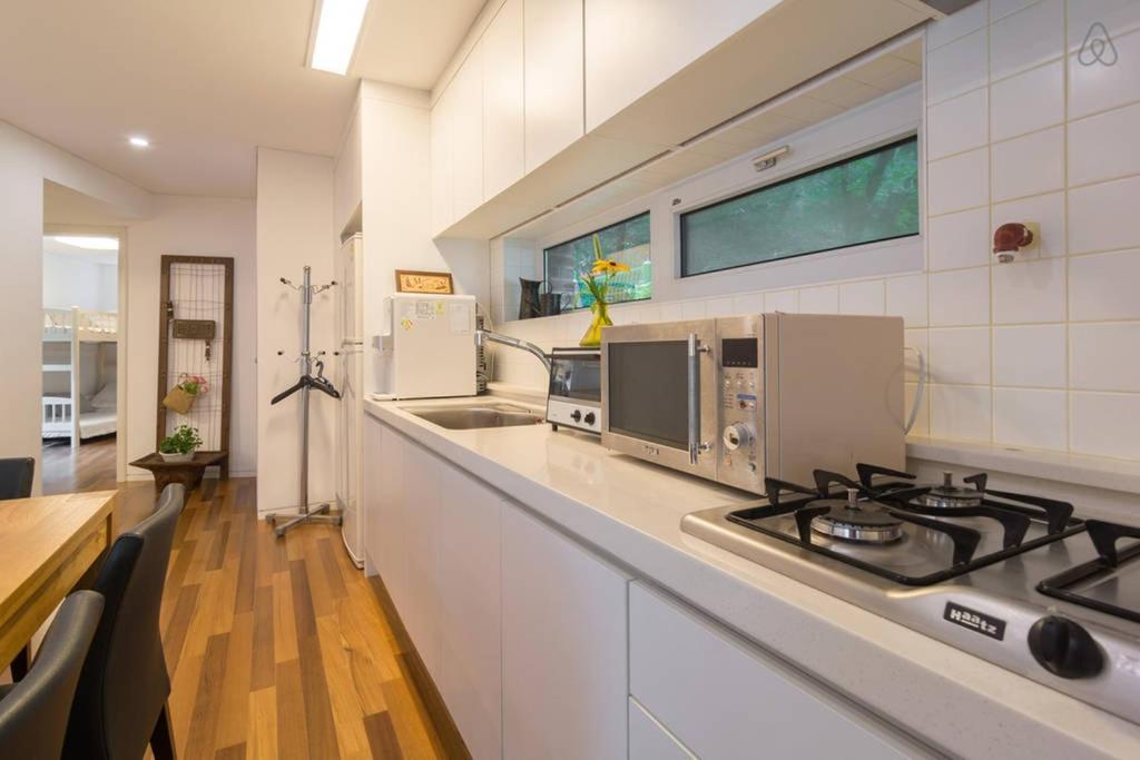 Guesthouse The Kims Seoul Bagian luar foto