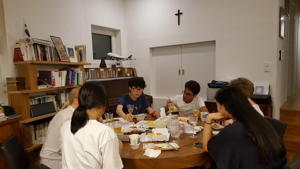 Guesthouse The Kims Seoul Bagian luar foto